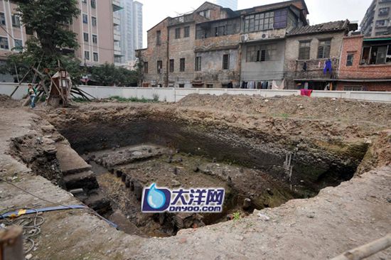 在大塘街一帶發(fā)掘出的兩宋時(shí)期河堤和臨河木結(jié)構(gòu)建筑。王燕 攝