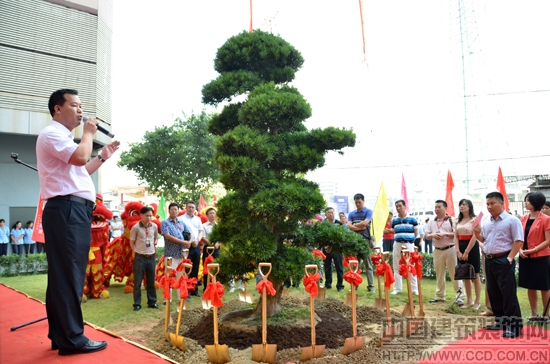 基業(yè)長青 栽培輝煌—鷹牌陶瓷“基業(yè)長青”奠基儀式