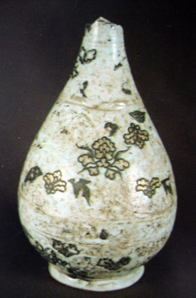 圖1-北宋磁州窯白地褐彩剔花梅瓶 圖1-北宋磁州窯白地褐彩剔花梅瓶