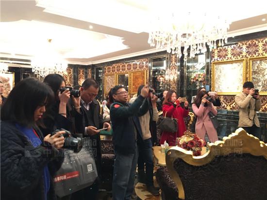 各大媒體朋友聚焦博華陶瓷展廳