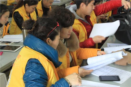 學(xué)員們認(rèn)真緊張地學(xué)習(xí)通關(guān)考核內(nèi)容