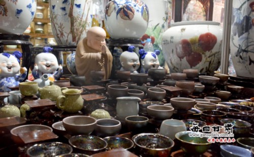 第七屆蘭州藝博會(huì)開展 24個(gè)國家和地區(qū)的展商曬寶