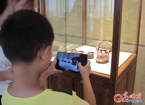 平頂山學(xué)院陶瓷學(xué)院師生作品展亮相上海 平頂山學(xué)院陶瓷學(xué)院師生作品展亮相上海